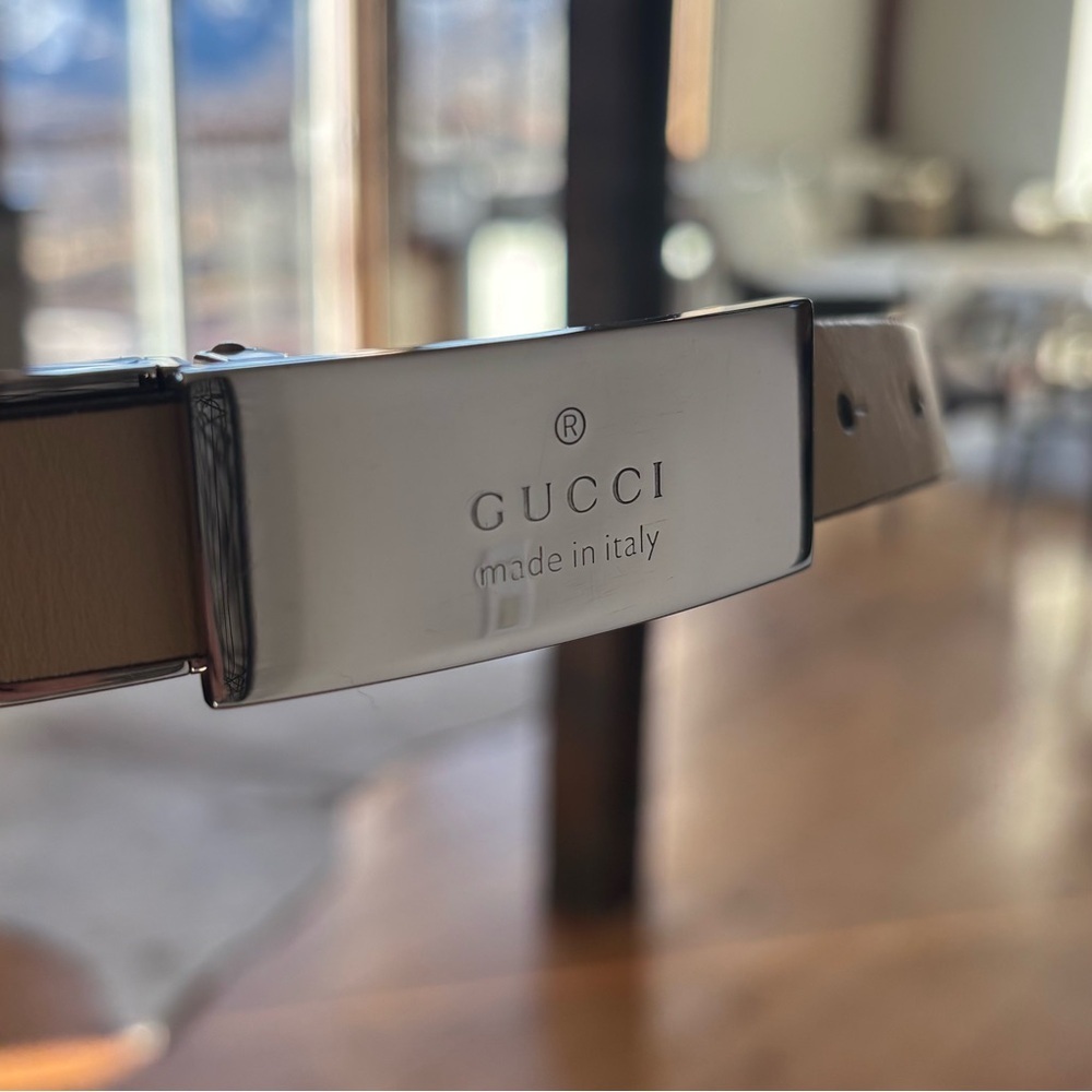 GUCCI Reversible Black and Tan Belt with Silver Logo Buckle. - Picture 9 of 16